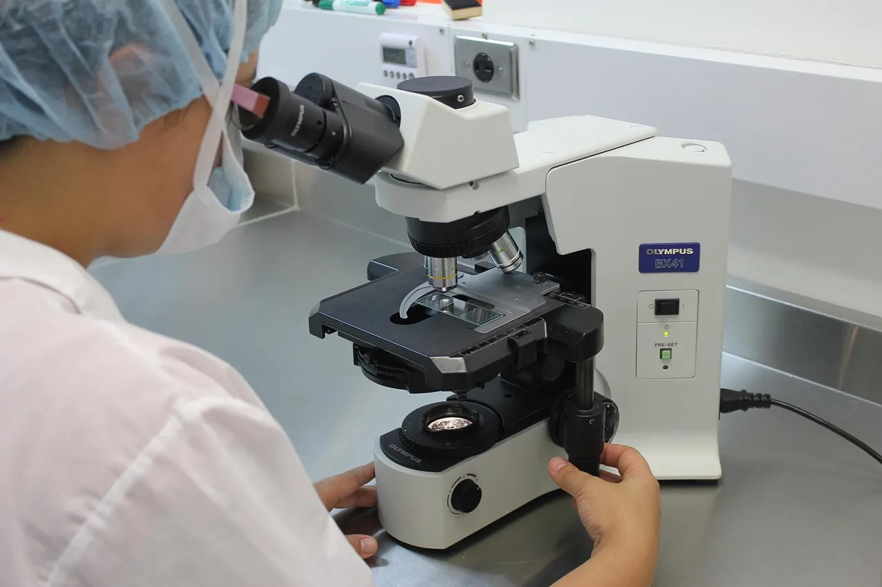 Microscope, laboratory, diagnosis — illustrating 10 mg vs 5 mg Vials: Does Vial Size Change Dosing?
