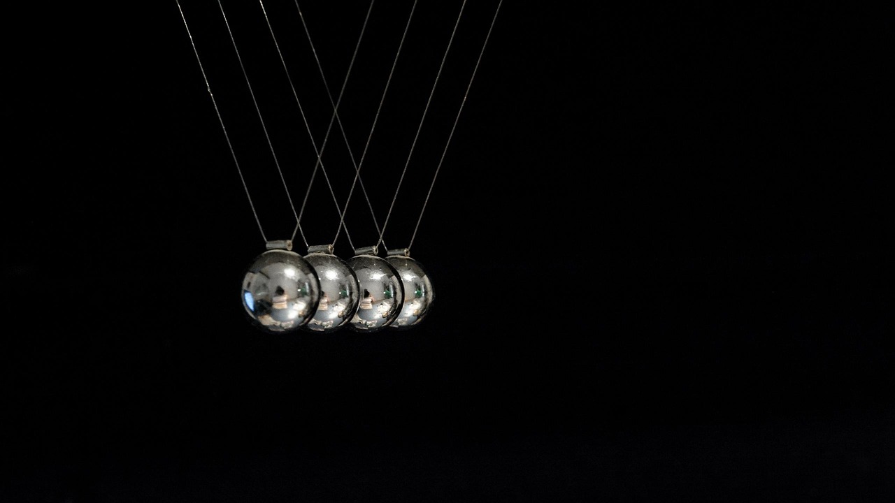 Pulse, newton pendulum, physics — illustrating Does Adding More Bacteriostatic Water Make a Vial Last Longer?