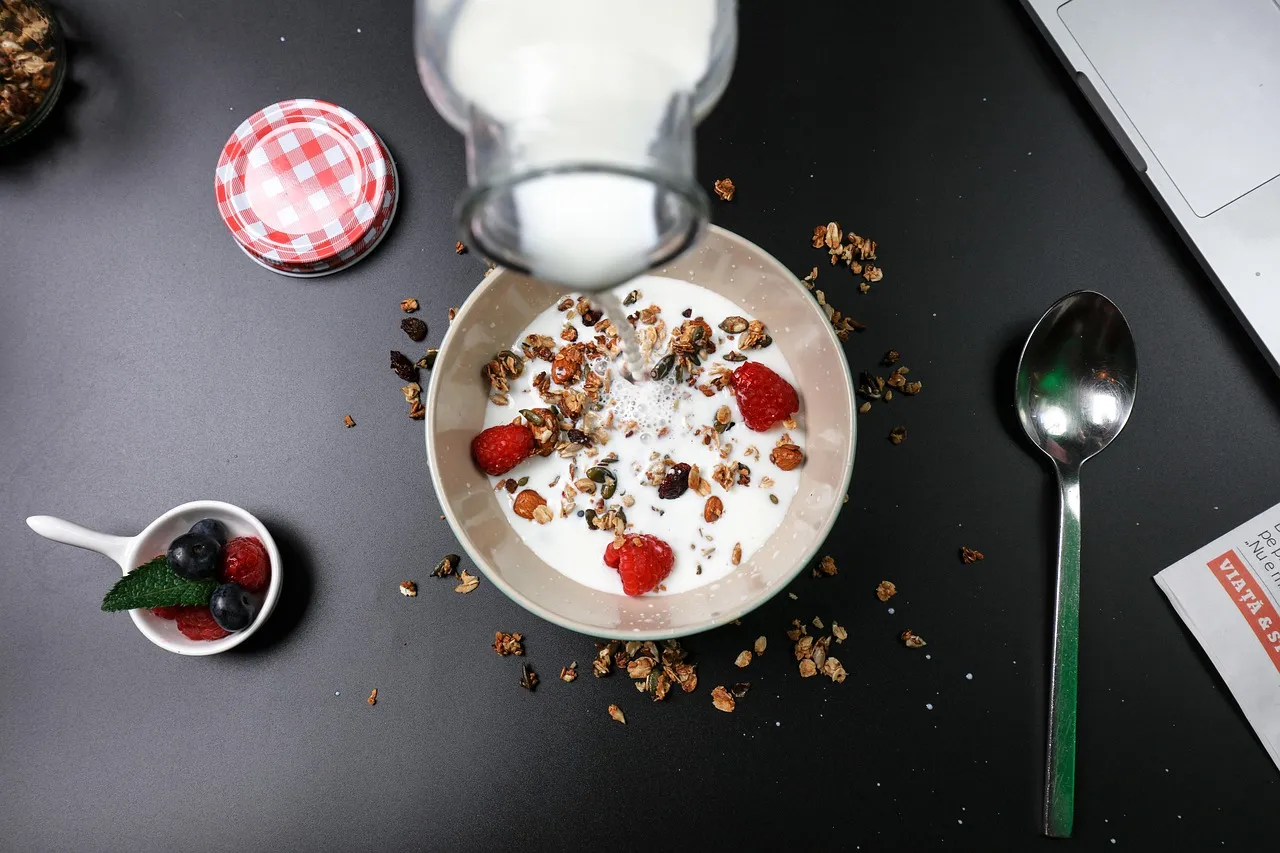 Berry breakfast, cereal, milk — illustrating Fiber and Lifespan: The Underrated Longevity Lever