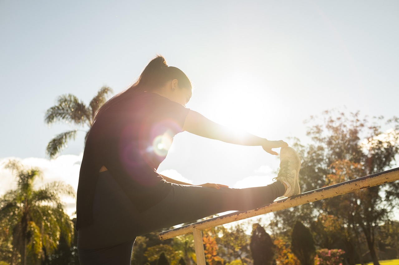 Woman, stretch, stretching — illustrating Heat Acclimation and Adaptation