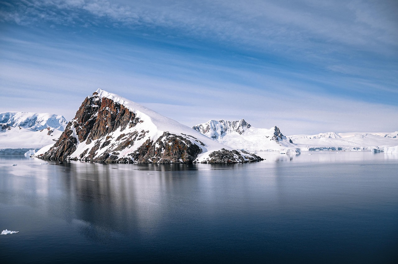 Iceberg, ice, antarctica — illustrating Heat vs Cold for Recovery: When to Use Each