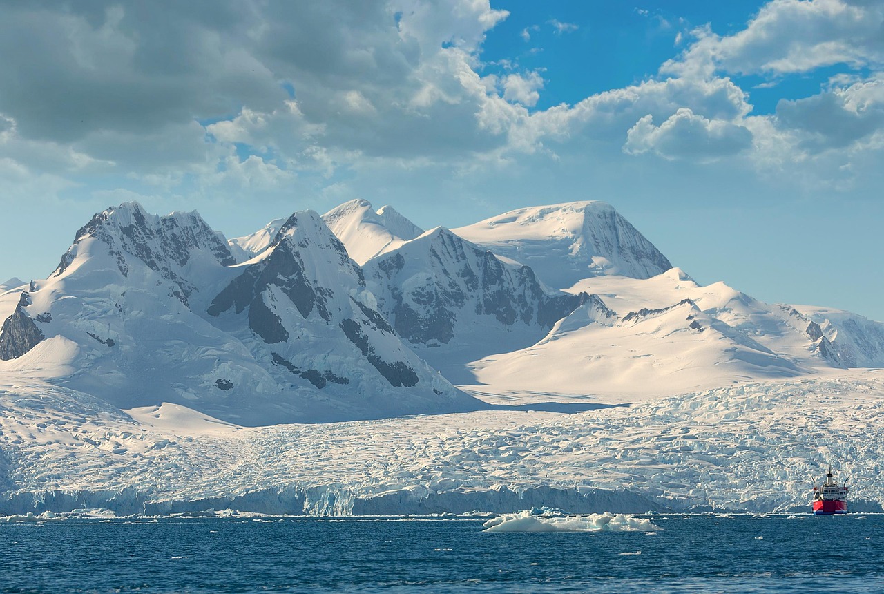 Mountains, snow, sea — illustrating Heat vs Cold for Recovery: When to Use Each