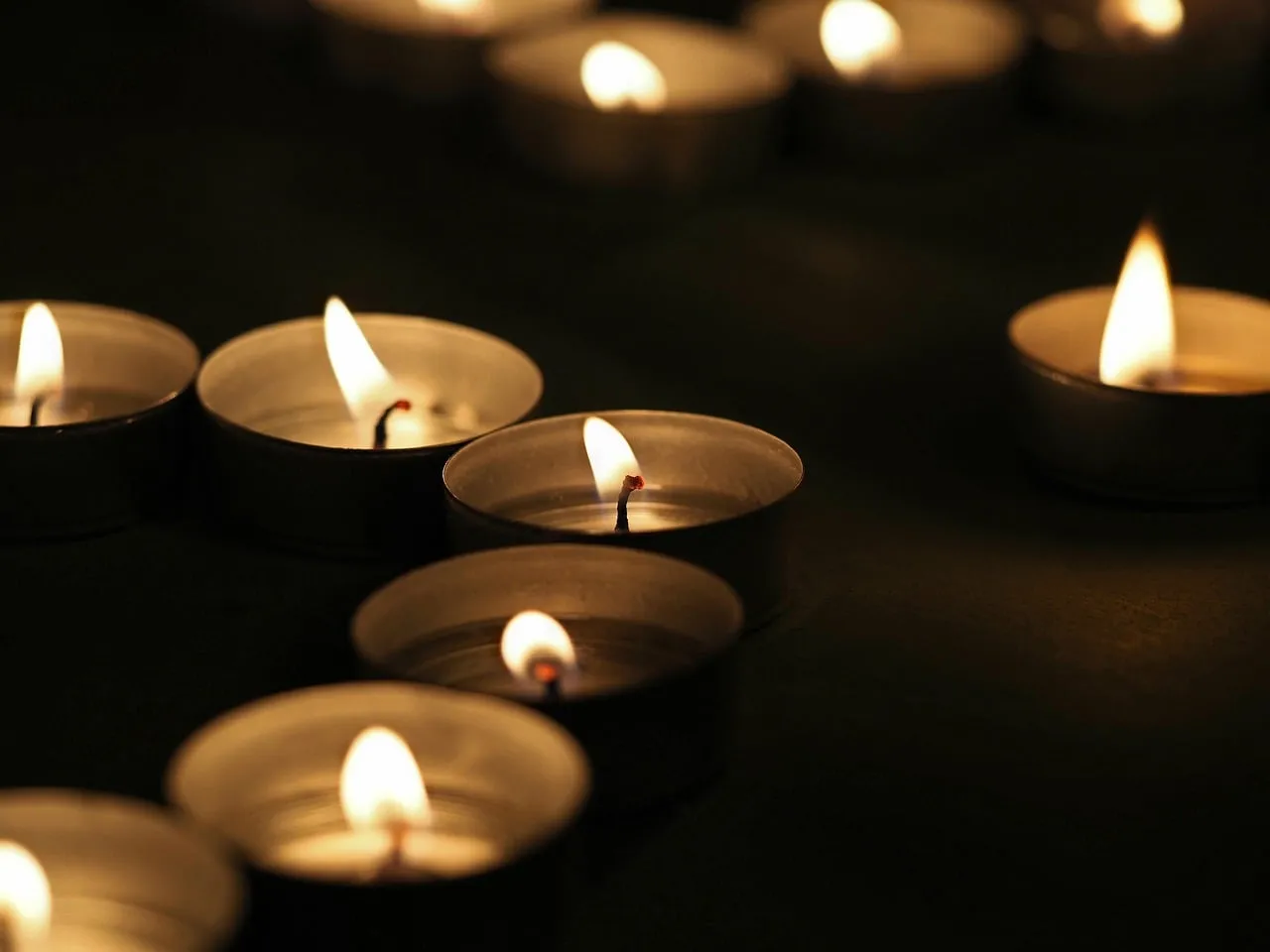 Candles, lights, advent — illustrating Hormesis: Why a Little Stress Helps