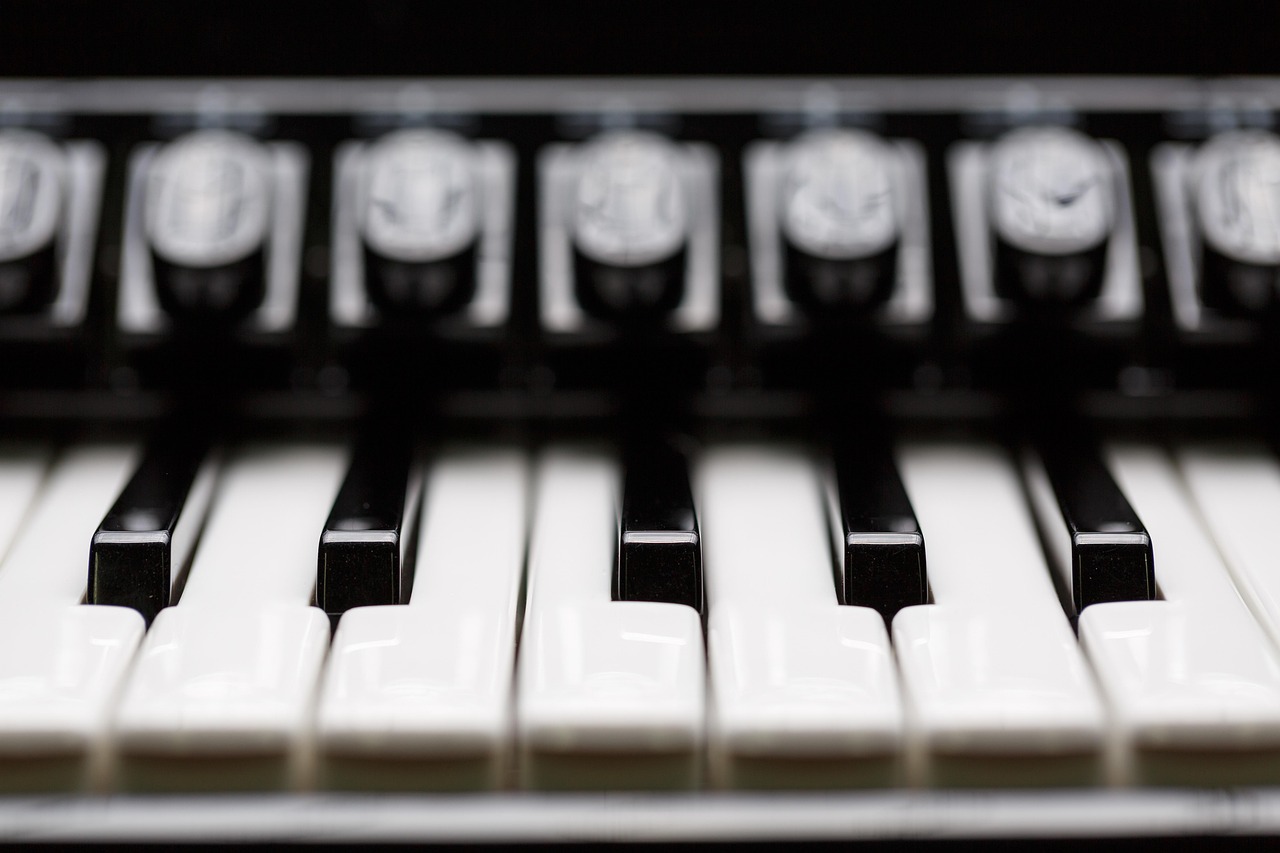 Keys, accordion, piano — illustrating How Long Semaglutide and Tirzepatide Stay in Your System After the Last Dose