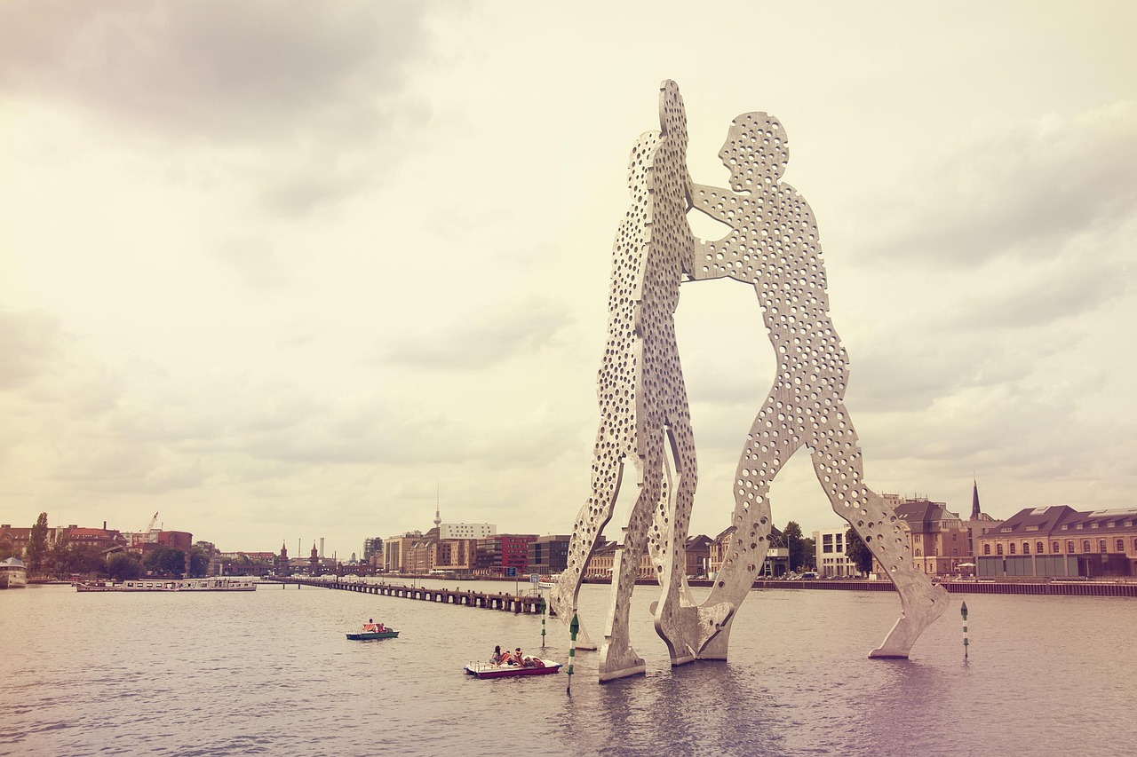 Molecule man, spree, flow — illustrating How Many Vials Do You Need for a Full Peptide Cycle?