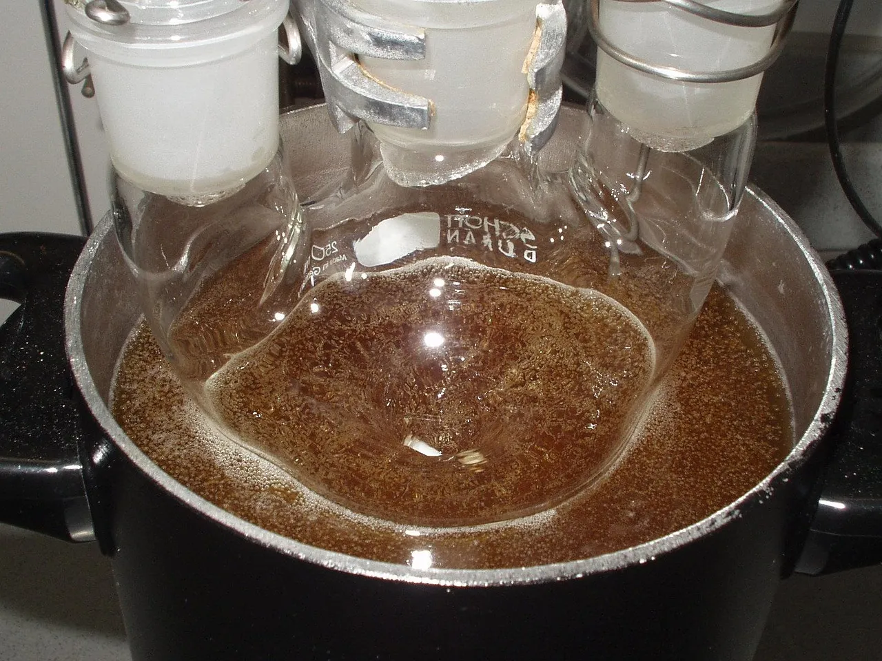 Chemistry, laboratory, piston — illustrating How Much Bacteriostatic Water to Add to a Peptide Vial