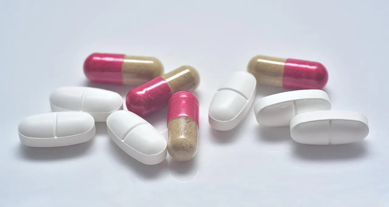 Tablets, capsules, antibiotics — illustrating How Much Protein on Wegovy or Zepbound: Grams Per Day
