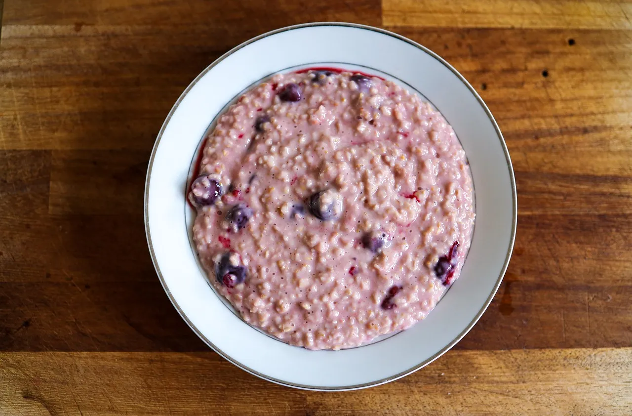 Porridge, breakfast, oatmeal — illustrating How to Measure Whether You're Actually Losing Muscle