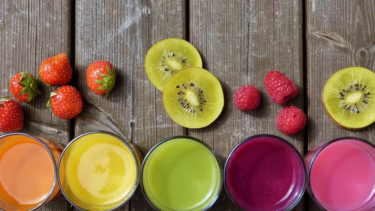 Smoothies, juice, fruit — illustrating Inflammation Markers: hs-CRP and Aging