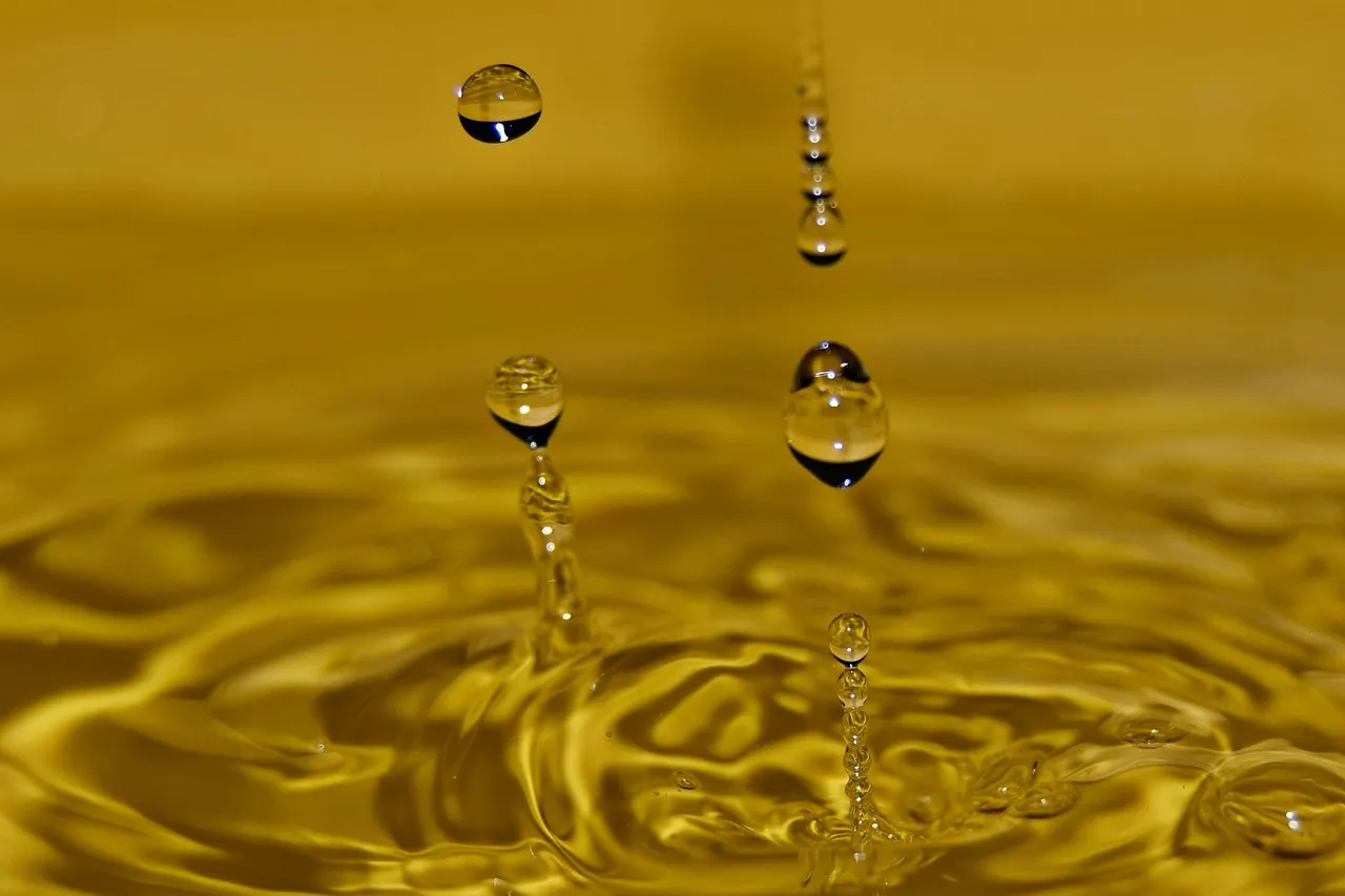 Nature, water molecule, pearl — illustrating Loading Doses: The Pharmacology of Front-Loading