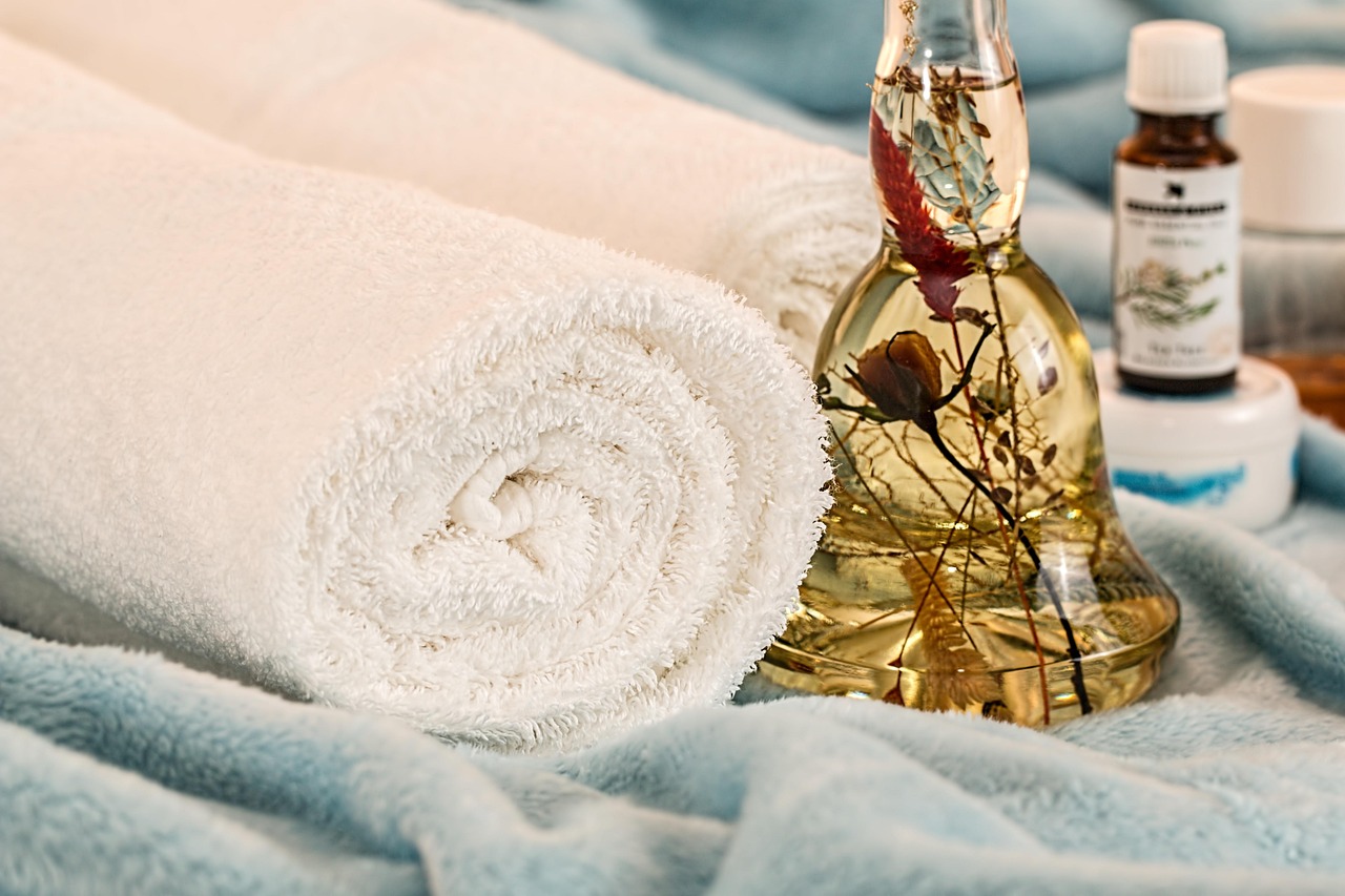 Massage therapy, essential oils, skincare — illustrating Massage and Recovery: What the Evidence Supports