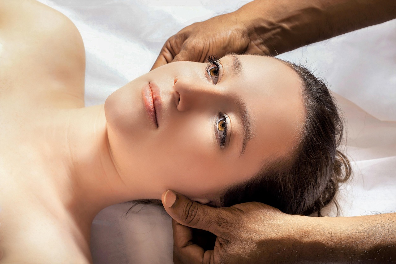 Head massage, ayurveda, relaxation — illustrating Massage and Recovery: What the Evidence Supports