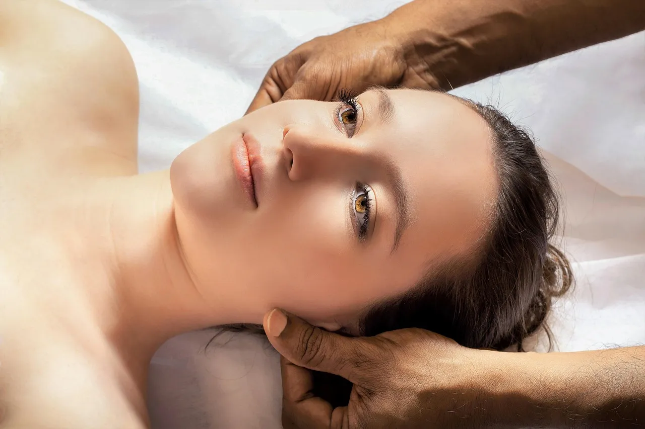 Head massage, ayurveda, relaxation — illustrating Massage and Recovery: What the Evidence Supports