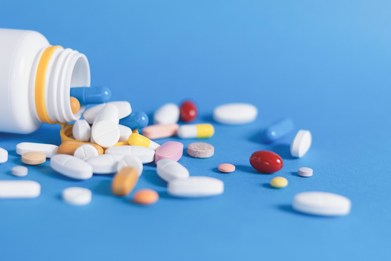 Medicine, wallpaper hd, pills — illustrating Omega-3s and Longevity