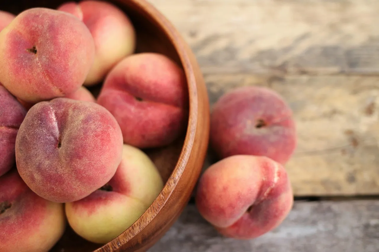 Peach, nectarine, fruit — illustrating Protein by Goal Weight vs Current Weight: Which to Use