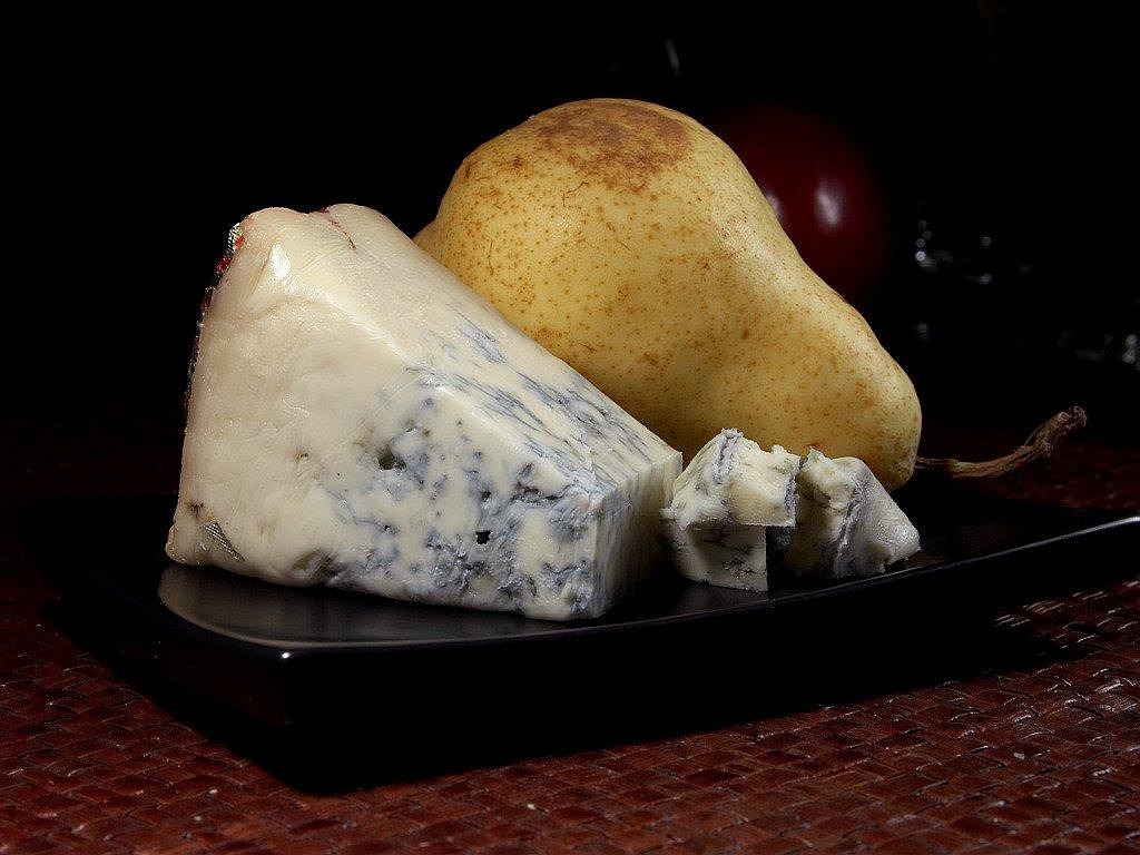 Gorgonzola, cheese, blue mold — illustrating Protein Timing for Recovery: Does the Window Exist?
