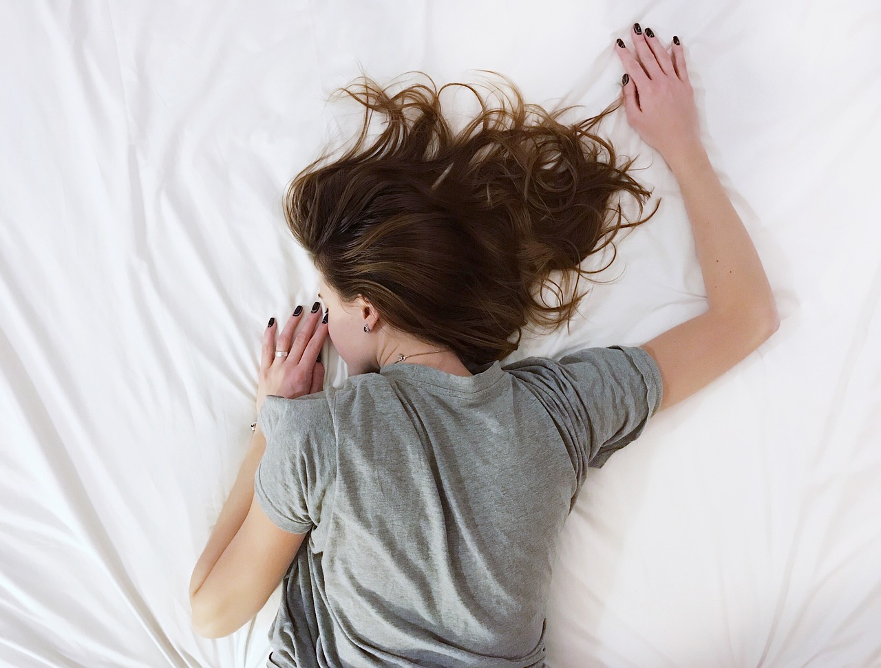 White, sheet, bed — illustrating Sleep Apnea and Athletic Recovery