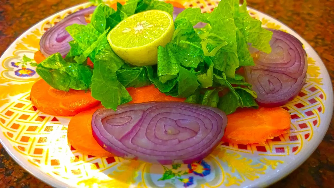 Pakora, paya, salad — illustrating TDEE vs BMR: What's the Difference?