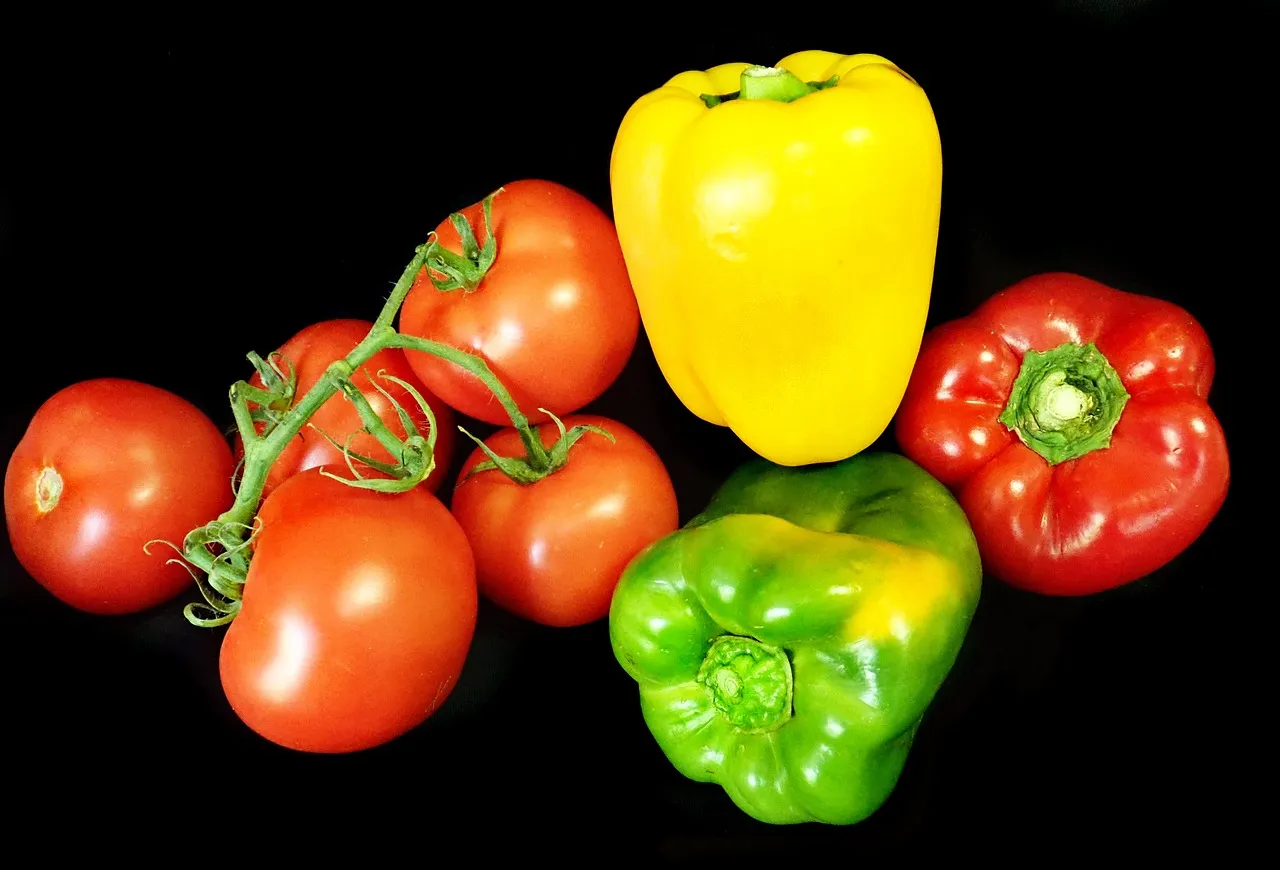 Vegetables, food, tomatoes — illustrating TDEE vs BMR: What's the Difference?