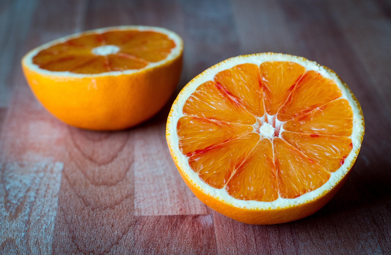 Fruit, oranges, sliced — illustrating The Incretin Effect, Explained
