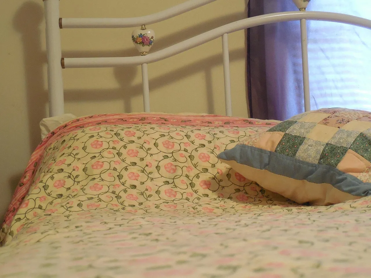 Pillow, bed, bedroom — illustrating The Science of Sleep Stages and Repair