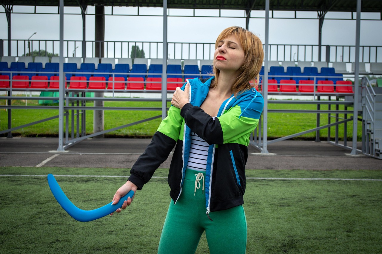 Sports, boomerang, shoulder pain — illustrating The Science of the Post-Workout Meal