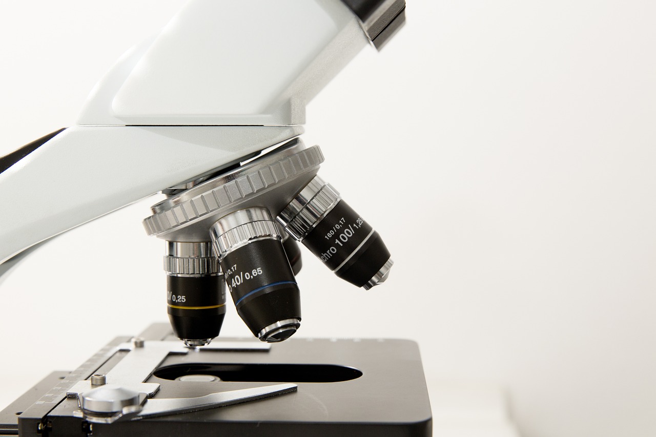 Microscope, doctor, practice — illustrating Which Insulin Syringe Size for Peptides (U-100)