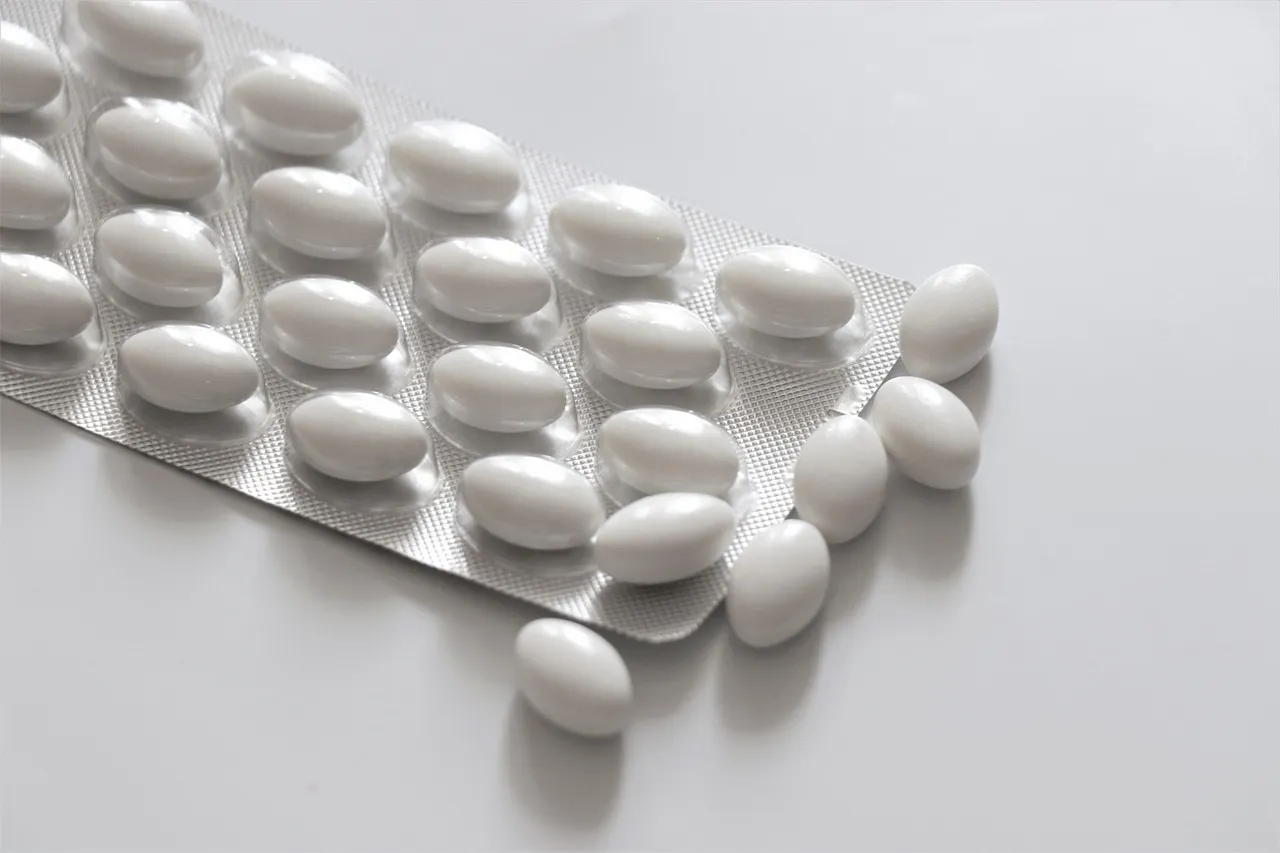 Pills, medicine, the medicine — illustrating Why GLP-1 Titration Schedules Work With the Kinetics